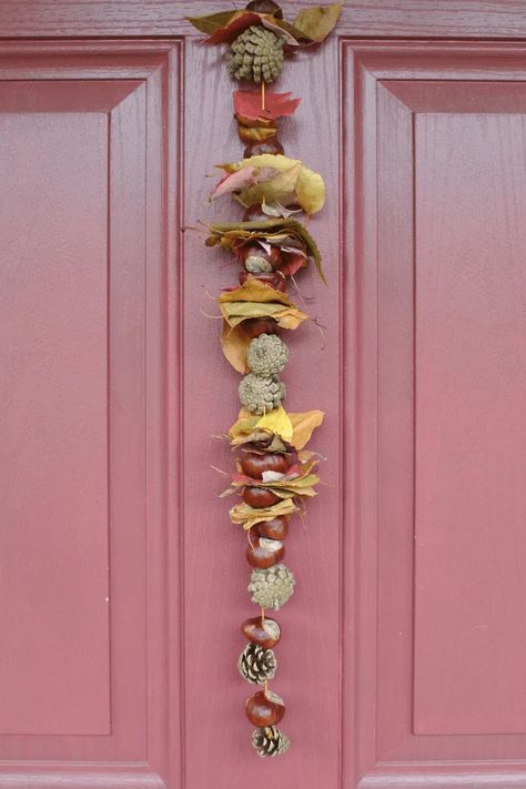 Door Garland Ideas, Nature Crafts For Adults, Crafts For Families, Fall Door Garland, Diy Fall Crafts, Natural Fall Decor, Forest Crafts, Fall Crafts For Adults, Door Garland