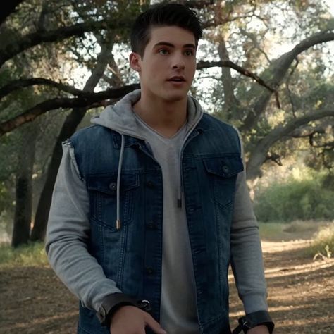 Theo Raeken Icons, Cody Christian Teen Wolf, A Heart Made Fullmetal, Heart Made Fullmetal, Werewolf Eyes, Lincoln Campbell, Theo Raeken, Wolf Character