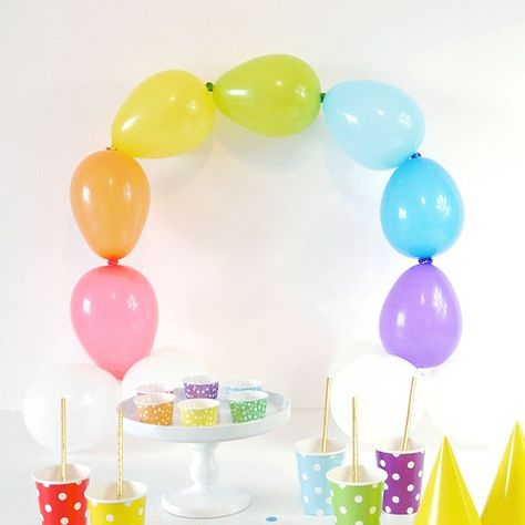 Rainbow Tablescape & DIY Balloon Garland - simple & fun ideas for styling a creative rainbow table with colorful balloon party decor as a table runner! Birthday Balloons Arch, Homemade Birthday Decorations, 15th Birthday Decorations, Colorful Party Decorations, Rainbow Balloon Arch, Parties Decorations, Deco Ballon, Balloons Arch, Anniversaire Diy