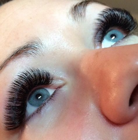 The 10 Rules of Eyelash Extensions You Need to Know Nails Arrow, Arrow Nails, Eyelash Extensions Before And After, Nails Burgundy, Long Hair Clip, Hair Curlers Rollers, Eyelash Enhancer, Gene False, Eyelash Extensions Styles