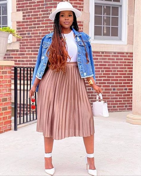 Pleated Skirt Outfit, Modest Dresses Fashion, Mid Size Fashion, Queen Outfit, Stylish Work Attire, African Fashion Women Clothing, African Fashion Women, Stylish Work Outfits, Church Outfits