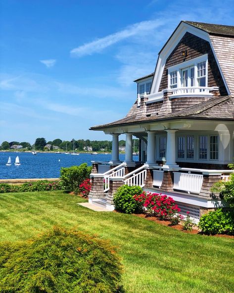 The Places I'm Most Excited to Visit Once We Can Travel Again — Kristy & New England New England House, New England Aesthetic, England Aesthetic, Kennebunkport Maine, Maine Usa, New England Homes, New England Style, House Goals, Pretty House