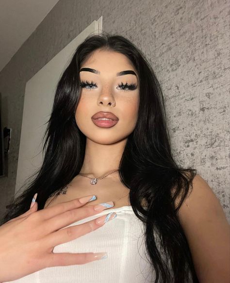 Instagram Baddie Makeup Looks, Maquillaje Baddie Girl, 90s Makeup Looks Latina, Latino Makeup, Ig Baddie Makeup, Insta Baddie Makeup, Instagram Baddie Makeup, Mexican Makeup, Latina Makeup Looks