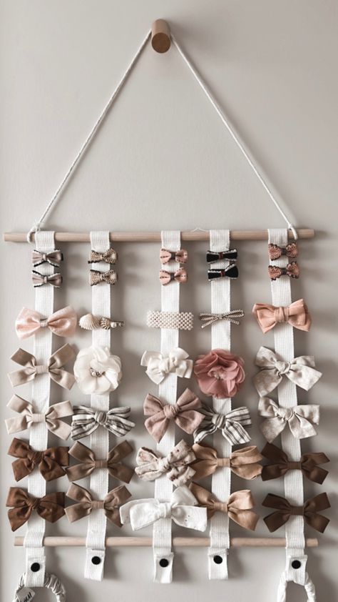 Hair Bows Holder Diy, Macrame Bow Holder, Hair Bows Holder, Diy Hair Bow Holder, Diy Bow Holder, Hair Bow Hanger, Hair Bow Organizer, Bow Organizer, Bow Hanger