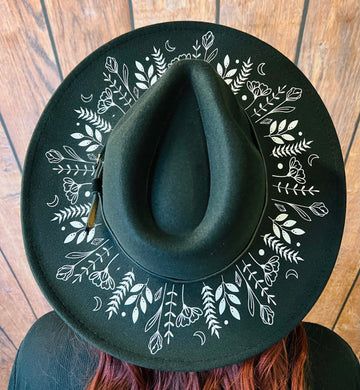 Tovad Ull, Cowboy Hat Design, Wide Hat, Custom Cowboy Hats, Goth Witch, Painted Hats, Felt Cowboy Hats, Chapeau Cowboy, Wide Brim Hats