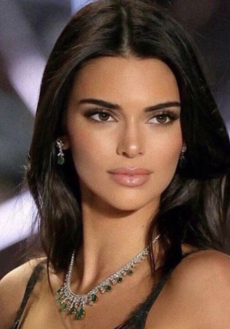 Kendle Jenner, Kendall Jenner Maquillaje, Kendall Jenner Aesthetic, Stile Kendall Jenner, Jenner Hair, Kendall Jenner Makeup, Jenner Photos, Jenner Makeup, Jane Russell