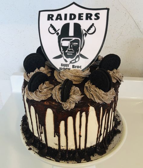 30th Birthday Cake Rip 20s, Raiders Bday Party Ideas, Raiders Birthday Party Decorations, Raiders Party, Raiders Cake Ideas, Raiders Cake, Cake Lettering, Healthy Starbucks Drinks, Cake Decorating For Beginners