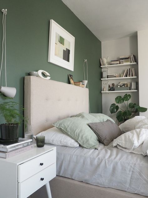 Sleep soundly with a sustainable, natural bed from Button & Sprung [ad] Green Room Ideas Bedroom, Green And White Bedroom, Green Bedroom Walls, Green Bedroom Decor, Natural Bed, Sage Green Bedroom, Lashes Mascara, Bedroom Wall Colors, Dekorasi Kamar Tidur