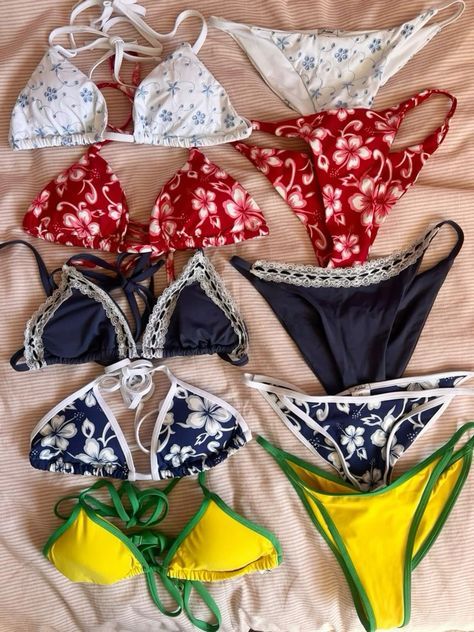 Cute Swimsuits Two Piece, Early 2000s Bathing Suit, Summer Bathing Suit Outfits, Cute Y2k Bikinis, Triangl Bikinis Vsco, 90s Bikinis Style, Aestethic Bikinis Grunge, Mamma Mia Swimsuit, 2000s Bathing Suits