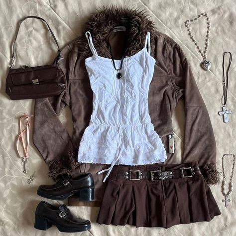 Cr. starluv.pe on ig Downtown Outfits, Brown Skirt, Swaggy Outfits, Mode Inspo, 2024 Fashion, Really Cute Outfits, Pinterest Board, Dream Clothes, Retro Outfits