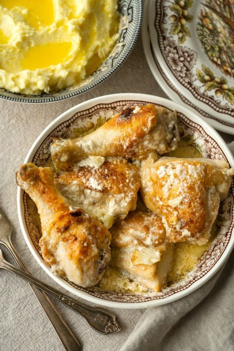 Georgian Chicken, Buttery Mashed Potatoes, Georgian Cuisine, Georgian Food, Creamy Garlic Sauce, European Cuisine, Walnut Salad, La Food, Delicious Chicken