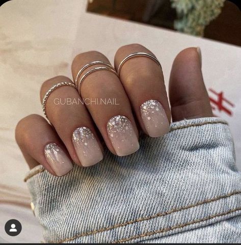 Champagne Nails, Bridesmaids Nails, Unghie Sfumate, Subtle Nails, Cute Gel Nails, Sparkle Nails, Bride Nails, Neutral Nails, Dipped Nails