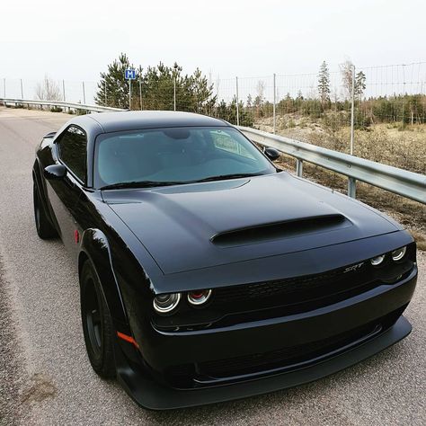 Doge Challenger Demon, Doge Demon, Cars Name, Doge Challenger, 2023 Mclaren, Demon Car, Cars Night, Old School Muscle Cars, Dodge Hellcat