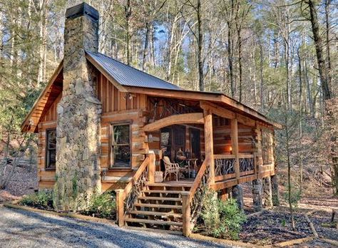 20 Incredible Cabins and Country Homes - National Land Realty Blog Small Log Homes, Cozy Cabin In The Woods, Little Cabin In The Woods, Log Home Designs, Log Cabin Ideas, Decoration Photography, Stone Chimney, Small Log Cabin, Cabin Living