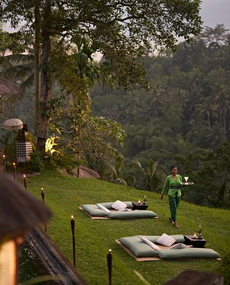 Set on an emerald bank overlooking the Ayung River Valley Gorge, outdoor dining spots at Amandari take in views of a lush tropical landscape. Dishes are created using freshly picked produce from the property’s organic gardens along with ingredients sourced from local farms and a daily catch from the Indian Ocean. https://www.aman.com/resorts/amandari Tropical Resort Landscape Design, River Bank Landscaping, Amandari Bali, Resort Landscape Design, Tropical Resort Design, Landscape Resort, Aman Resort, Resort Landscape, Resort Garden