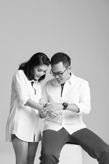 Abadikan momem cinta anda dengan pasangan menuju mahligai pernikahan dengan photography prewedding yang bagus dan menarik. Jadikan momen tersebut sesuatu yang dapat anda kenang sepangjang masa. Team kami Siap membantu anda dalam mewujudkan impian anda! Untuk wilayah jabodetabek team photographer kami siap datang membantu anda untuk diskusi dan memberikan contoh hasil fotografi yang menarik dan ideal sesuai permintaan anda. Silahkan Hubungi Kami WA/TELP:0877-8886-8028 Black And White Casual Dress, Prewedding Pose, Photo Prewedding, White Casual Dress, Casual White Dress, Tangerang, White Casual, Family Gathering, Pre Wedding