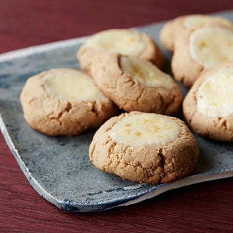 New York Cheesecake Cookies by Sandra Lee Cheesecake Cookies Recipes, Sandra Lee, Cheesecake Cookies, New York Cheesecake, Cookie Bar Recipes, Tea Cakes, Cookies Ingredients, Cookie Desserts, Cookies Recipe