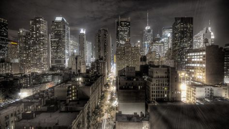 Cool Desktop Backgrounds: 40 Cool Wallpapers To Download Gotham City Skyline, City Skyline Wallpaper, Nyc Wallpaper, Wallpaper City, Cityscape Wallpaper, New York Wallpaper, New York Night, York Wallpaper, City At Night