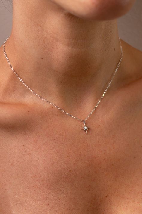 Necklaces Elizabeth Jewelry, Diy Armband, Pretty Jewelry Necklaces, Prom Jewelry, Sparkling Diamond, Classy Jewelry, Minimal Jewelry, Jewelry Lookbook, Girly Jewelry