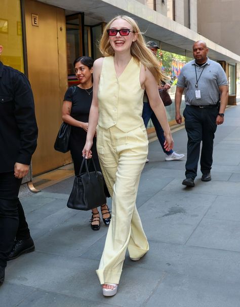 Dakota Fanning’s Butter-Yellow Suit Is So Dreamy Dakota Fanning Style, Vogue Singapore, Summer Vogue, Kelly Clarkson Show, Singapore Fashion, Spring Attire, The Watcher, Yellow Suit, Dakota Fanning