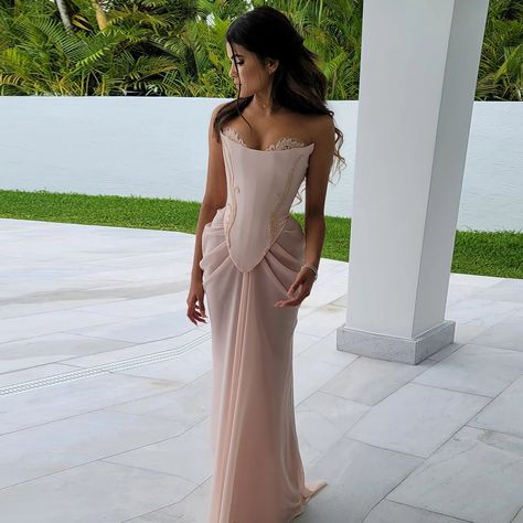 Elegant backless dress