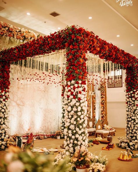 Reception Hall Decorations Indian, Mandap Ideas Indoor, Gazebo Mandap Decor, Simple Marriage Decoration, Simple Mandapam Decoration Marriage, Vidhi Decoration, Marriage Hall Decoration Indian Simple, Phere Mandap Decoration, Indoor Mandap Decor Indian