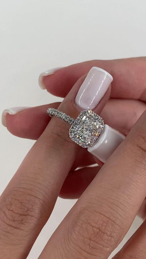 Halo Radiant Engagement Ring, Radiant Halo Engagement Ring, Bougie On A Budget, Radiant Diamond Ring, Radiant Engagement Ring, خواتم خطوبة, Fine Jewlery, Radiant Engagement, Big Wedding Rings