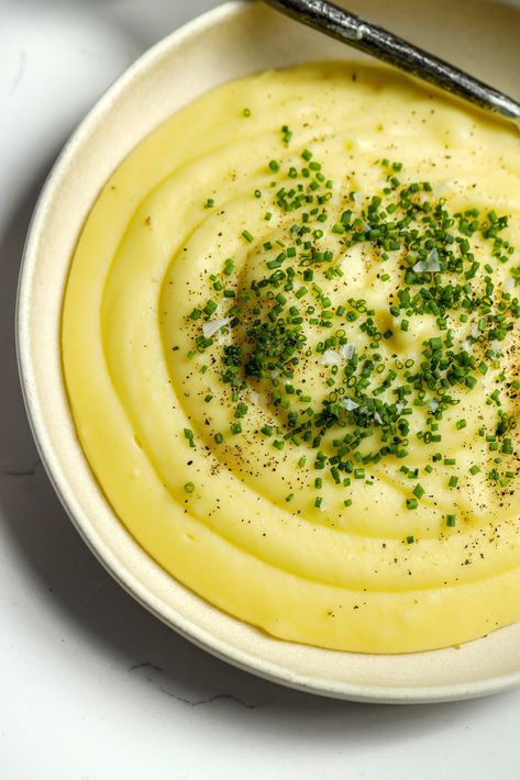 French Potato Puree French Mashed Potatoes Recipe, Best Potato Puree, Pureed Potatoes, Parsnip Potato Puree, Potato Puree Recipe, Chateaubriand Recipe, French Mashed Potatoes, Accordion Potato, Potato Purée