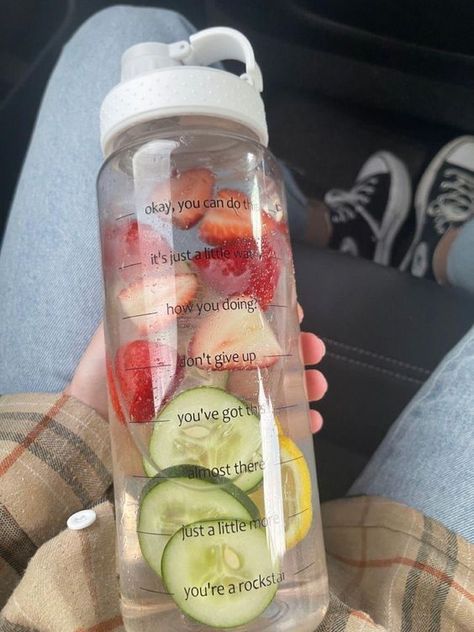 6 HEALTH BOOSTING DETOX WATER RECIPES | CLEAN GIRL AESTHETIC Healthy Water Recipes, Detox Waters, Healthy Water Drinks, Resep Smoothie, Fruit Infused Water, Detox Water Recipes, Healthy Water, Fruit Water, Healthy Food Motivation