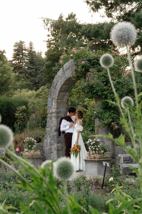 Botanical Garden Photo Shoot, Bali Photoshoot, Engagement Shoots Poses, Photoshoot Moodboard, Botanical Garden Wedding, Citrus Wedding, Botanical Gardens Wedding, Romantic Garden Wedding, Wedding Inspired