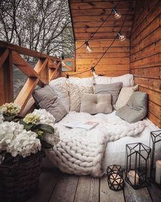 Balkon Decor, Blankets And Pillows, Bed Design Modern, Small Balcony Decor, Balcony Ideas, Cozy Nook, Book Nook, Small Balcony, Balcony Decor