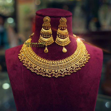 Engagement Ring Non Traditional, Indian Gold Necklace Designs, Unique Gold Jewelry Designs, Wedding Jewelry Sets Bridal Jewellery, Bridal Necklace Designs, Gold Jewels Design, Gold Bridal Necklace, Choker Necklace Designs, New Gold Jewellery Designs