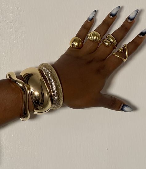 Style Mospiration 😍😍😍 A stack of our Wan, Fawn and Noor bracelets 😍😍😍 Chunky rings also available 🤍🎀 #chunkyrings #statementrings #goldrings #goldbracelets #howtostylejewelry #jewelryinlagos #jewelrystoreinlagos #longlastingjewelry #affordablejewelry Gold Ring Stack Chunky, Chunky Bracelet Stack, How To Style Rings, Big Gold Rings, Chunky Rings Aesthetic, Chunk Jewelry, Maximalist Jewelry, Chunky Accessories, Chunky Gold Jewelry