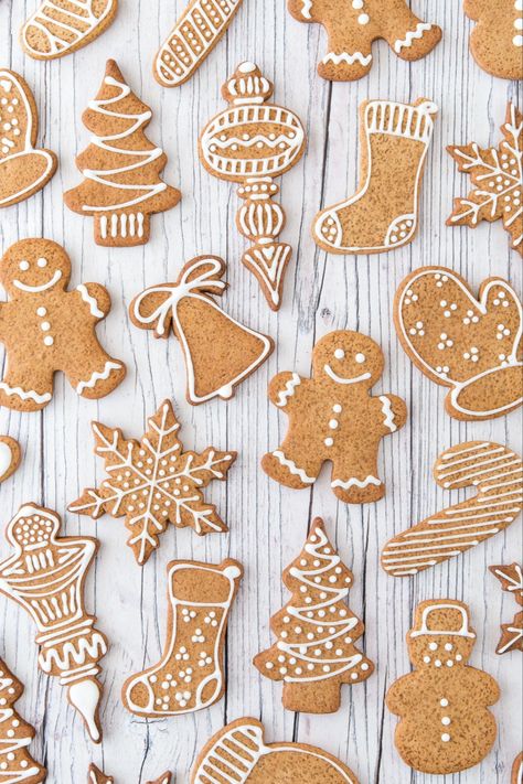 gingerbread cookies recipe, gingerbread coockies, christmas cookies Christmas Themed Desserts, Gingerbread Cookies Recipe, Diy Christmas Cookies, Christmas Cookies Kids, Gingerbread Cookies Decorated, Delicious Christmas Cookies, Christmas Gingerbread Cookies, Ginger Bread Cookies Recipe, Dollhouse Christmas