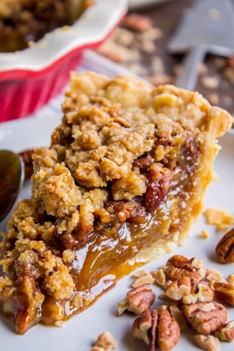 Best Pecan Pie Recipe, Best Pecan Pie, Recipe Thanksgiving, The Food Charlatan, Caramel Filling, Pie Pops, Caramel Toffee, Pie Crumble, Food Charlatan