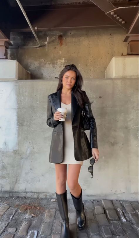 Tie Blazer Outfit, Styling Dresses In Winter, Winter Skirt Outfits, Tall Black Boots Outfit, Race Outfit, Business Professional Outfits, Business Attire Women, Casual Chique, Stylish Work Attire