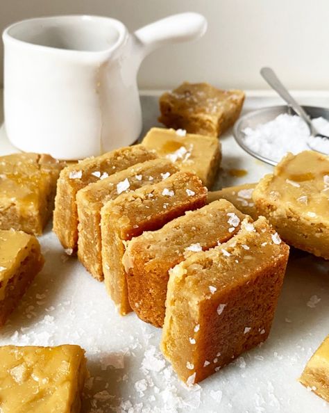 Salty Maple Brown Butter Blondies | e2 bakes brooklyn Brown Butter Maple Blondies, Best Baked Desserts, Desserts With Butter, Brown Butter Bars, Brown Butter Baking, September Baking Ideas, Maple Blondies Recipe, Maple Recipes Desserts, Party Baking Ideas