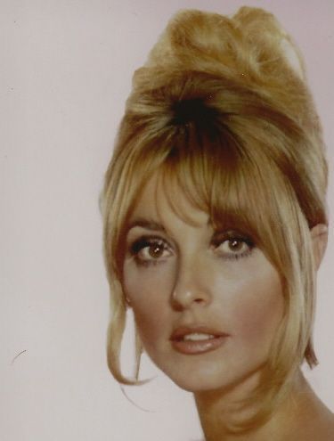 Sharon Tate 60s Hair, Jean Shrimpton, Sharon Tate, Vintage Hairstyles, Vintage Beauty, Big Eyes, Hair Looks, Hair Goals, Pretty Woman