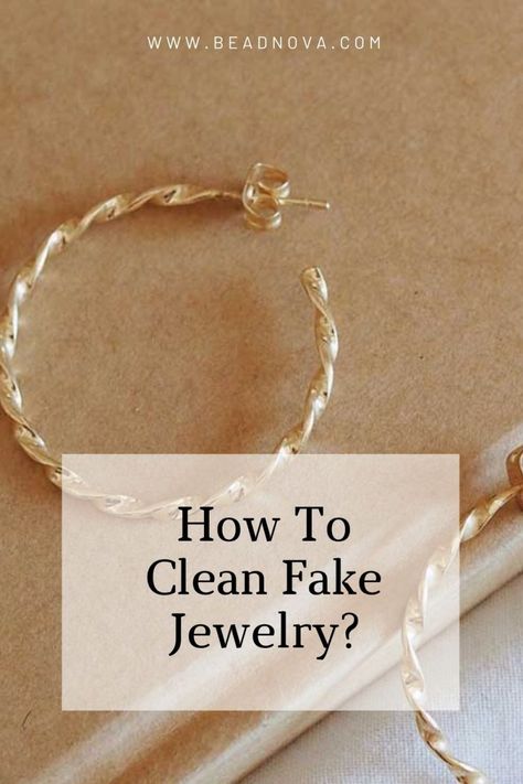 How To Clean Jewelry At Home, Clean Fake Jewelry, Clean Costume Jewelry, Diy Jewelry Cleaner, Homemade Jewelry Cleaner, Costume Jewelry Makers, Jewelry Cleaner Diy, Shoe Hacks, How To Clean Gold