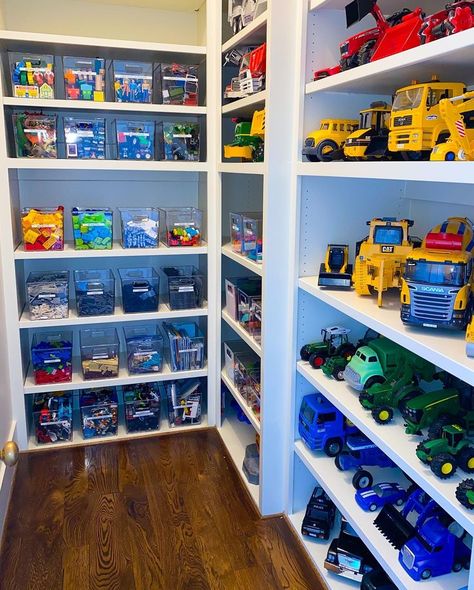 Toy Closet Organization, Organize Toddler Toys, Playroom Closet, Storage Organization Ideas, Hot Wheels Storage, Toy Room Organization, Kids Toy Storage, Toddler Organization, Boys Playroom