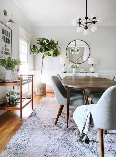 Modern gray dining room idea with natural light and gray walls Dining Room Remodel, Grey Dining Room, Casual Art, Grey Dining, Room Redo, The Dining Room, Dining Room Inspiration, Farmhouse Dining Room, Dining Room Walls