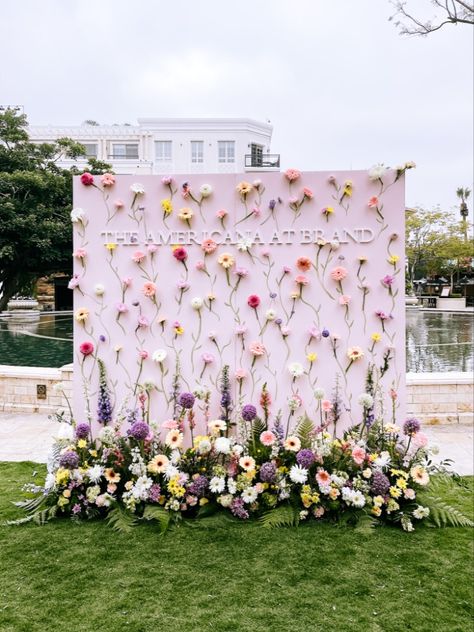 Flowers & flowers galore for The Americana at Brand’s Baubles and Brunch event 🌸 Such a gorgeous photo moment come to life with fresh florals and a beautiful color palette ✨

Corrie in Color is a creative studio specializing in custom event decoration and art installations that bring events and interiors to life. Pastel Flower Wall, Brunch Event, Photo Moment, Mothers Day Event, Brunch Decor, Dream Wedding Decorations, Garden Party Decorations, Flower Installation, Wedding Wall