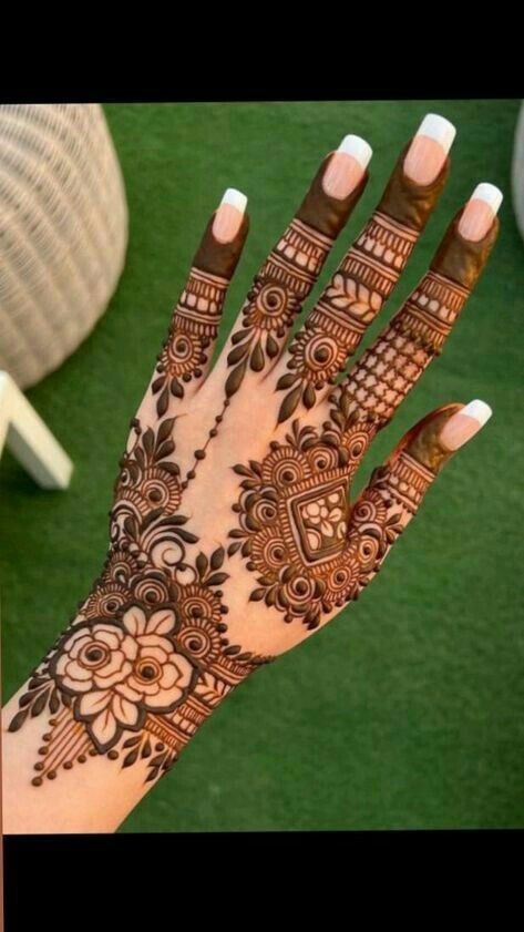 Beautiful Simple Mehndi Design, Henna Designs Back, Simple Mehendi Designs, Henna Hand, Mehndi Designs Bridal Hands, Tattoo Henna, Mehndi Designs For Kids, Simple Mehndi Designs Fingers, Very Simple Mehndi Designs