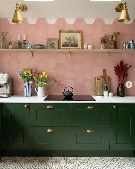 Kitchen with green cabinets and pink tiles - The Nordroom Estilo Kitsch, Green Kitchen Designs, Dark Green Kitchen, Green Kitchen Cabinets, Fabulous Kitchens, Pink Tiles, Green Cabinets, Dark Kitchen Cabinets, Pink Kitchen