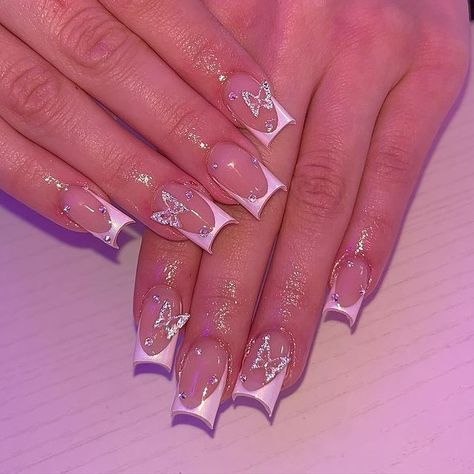 Light Purple Nails Acrylic Coffin, Gel X Nails With Charms, Light Purple Nails Short, Acrylics With Charms, Nail Inspo Square Medium, Light Pink Short Nails, Nail Ideas Medium, Short Nail Set Ideas, 18th Birthday Nails Ideas