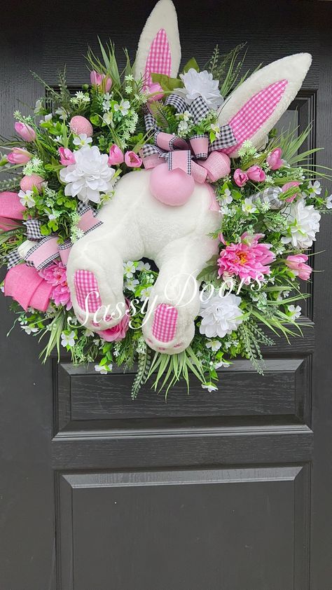 Bunny Door Wreath, Bunny Wreath Diy, Easter Tulips, Easter Mesh Wreaths, Rabbit Wreath, Easter Door Decor, Easter Spring Wreath, Easter Wreath Diy, Easter Craft Decorations