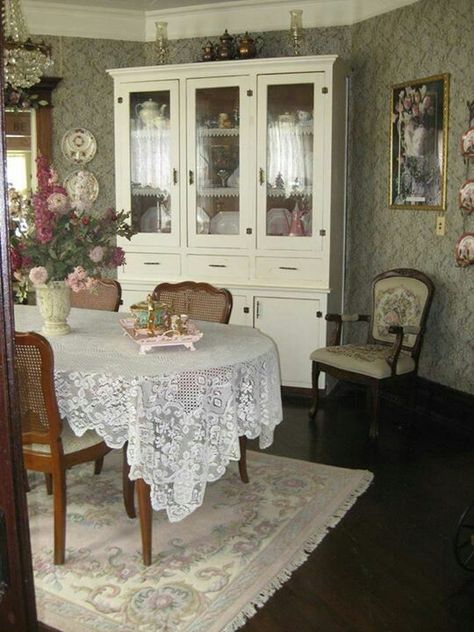 Rooms Decoration, Chic Dining Room, Shabby Chic Dining, Cottage Aesthetic, Casa Vintage, Shabby Chic Interiors, Cottage Interiors, Chic Kitchen, Shabby Chic Kitchen