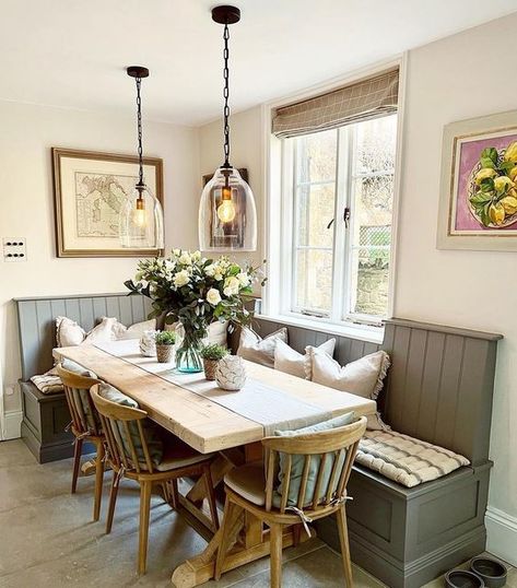 87 Cozy Banquette Seating Ideas For Your Home - DigsDigs Diy Corner Bench Kitchen Table Dining Nook, Build In Dining Table Kitchen Nook, Kitchen Small Dining Area, Kitchen Table In Small Space, Bench Nook In Kitchen, Bench In Kitchen Window, Kitchen Dining Booth, Kitchen Dining Nook Ideas, Cosy Dining Area