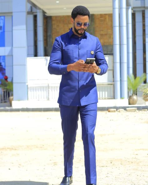 African Suits Men, Mens African Wear Designs, Gents Suit Design, Kaftan Ideas, Cloth Designs, Men Suits Wedding, African Wear For Men, Costume Africain, African Suit