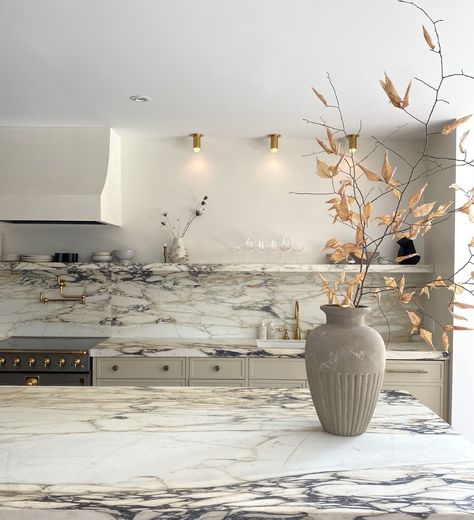 Kitchen Calacatta, Monet Marble, Calacatta Monet, Calacatta Marble Kitchen, Marble Benchtop, Marble Backsplash Kitchen, Granite Tiles, Marble Trend, Quartz Slab